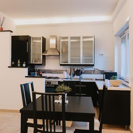 Pau Suite Home Fiumicino Exterior foto